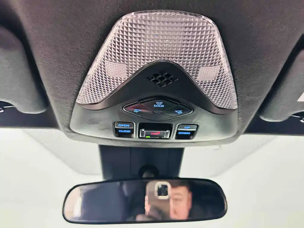 Toyota C-HR EV 2021 — фото 18