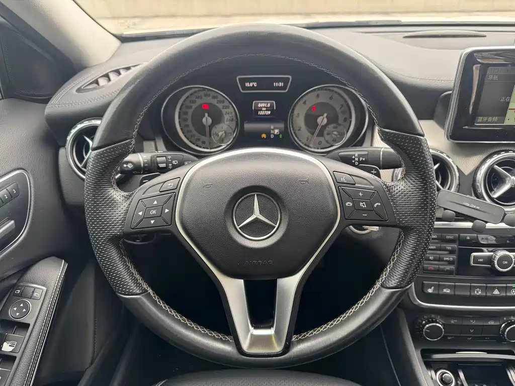 Mercedes-Benz GLA 2015 — фото 16