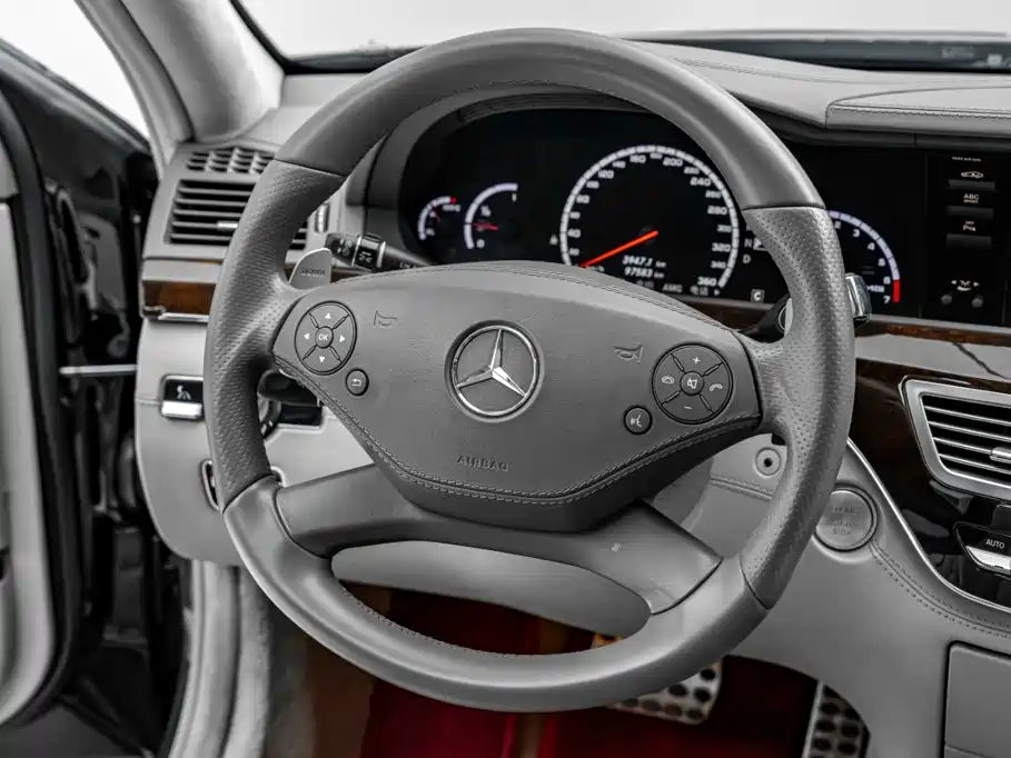 Mercedes-Benz S-Class AMG 2010 — фото 35