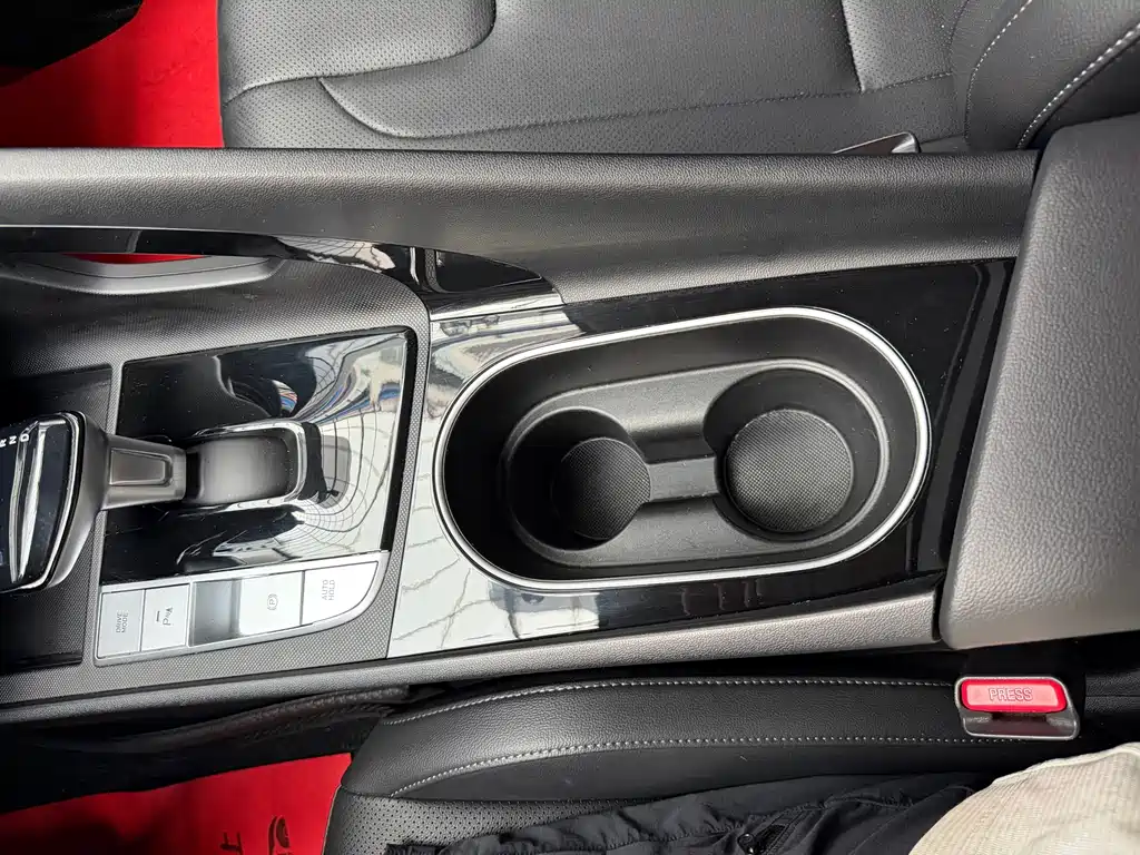 Hyundai Elantra 2023 — фото 9