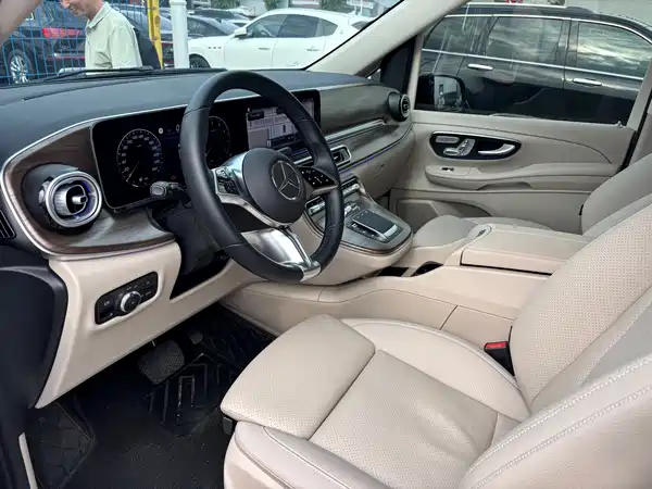 Mercedes-Benz V-Class 2025