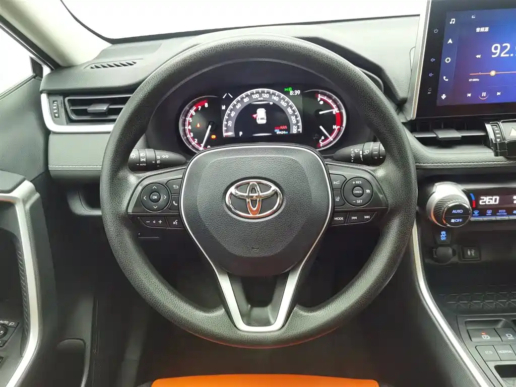 Toyota RAV4 2022 — фото 11