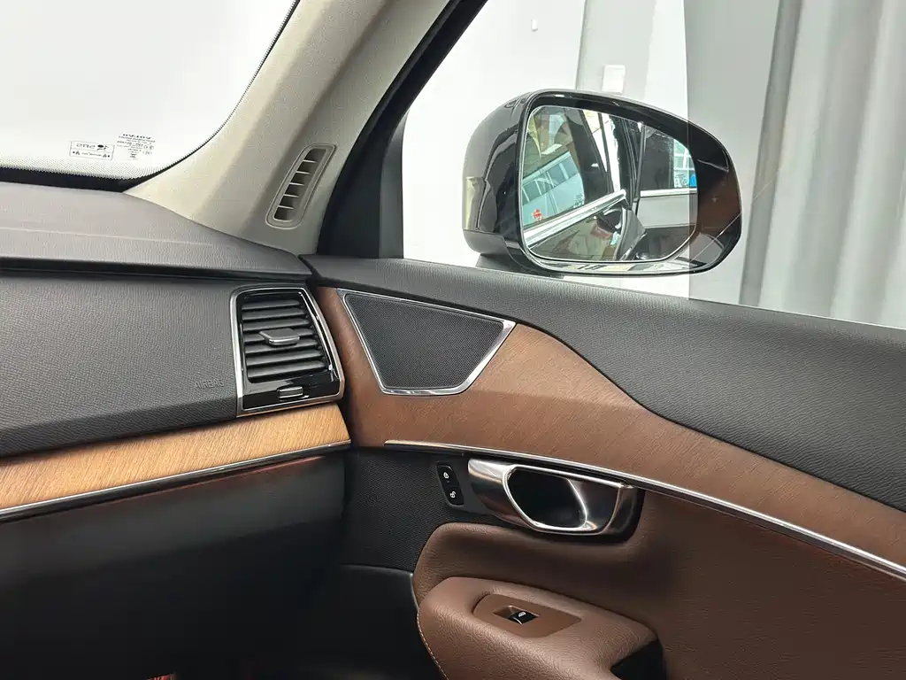 Volvo XC90 2020 — фото 38