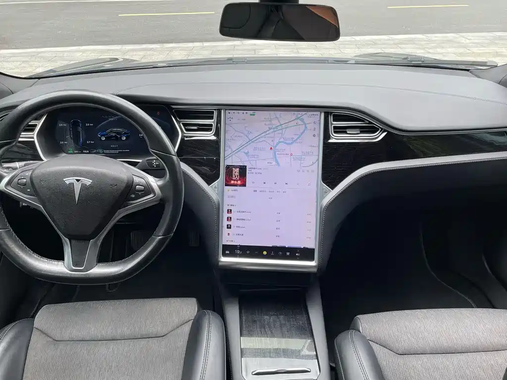 Tesla Model S 2017 — фото 9