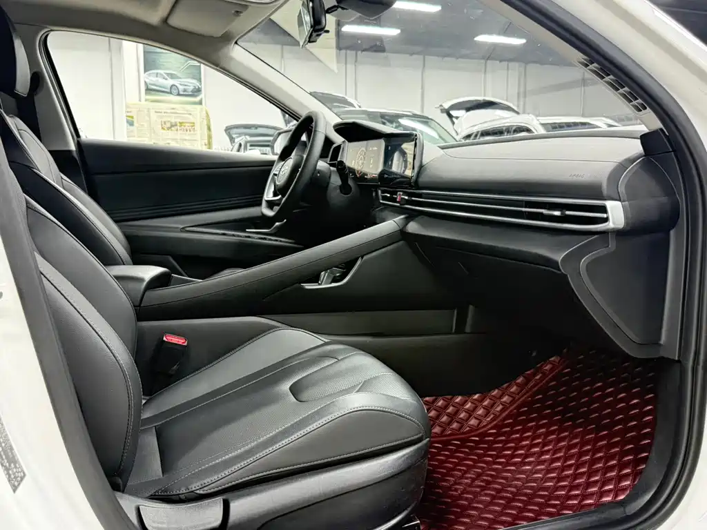 Hyundai Elantra 2022 — фото 19