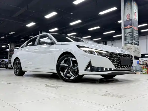Hyundai Elantra 2022