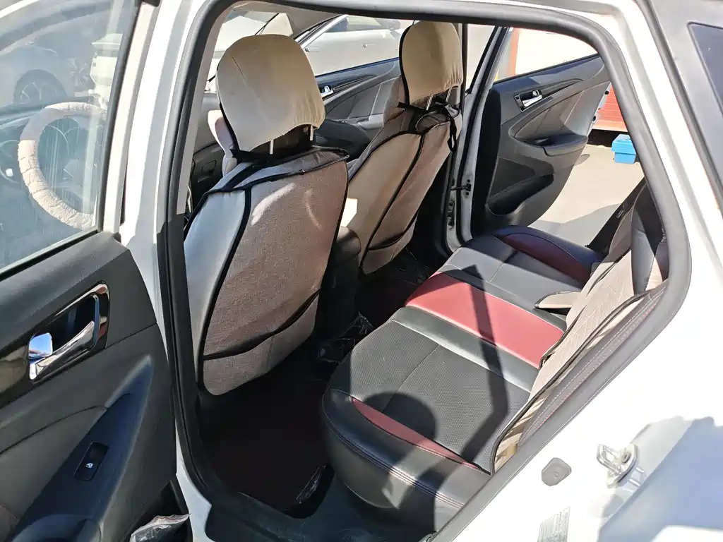 Changan Eado XT 2015 — фото 10