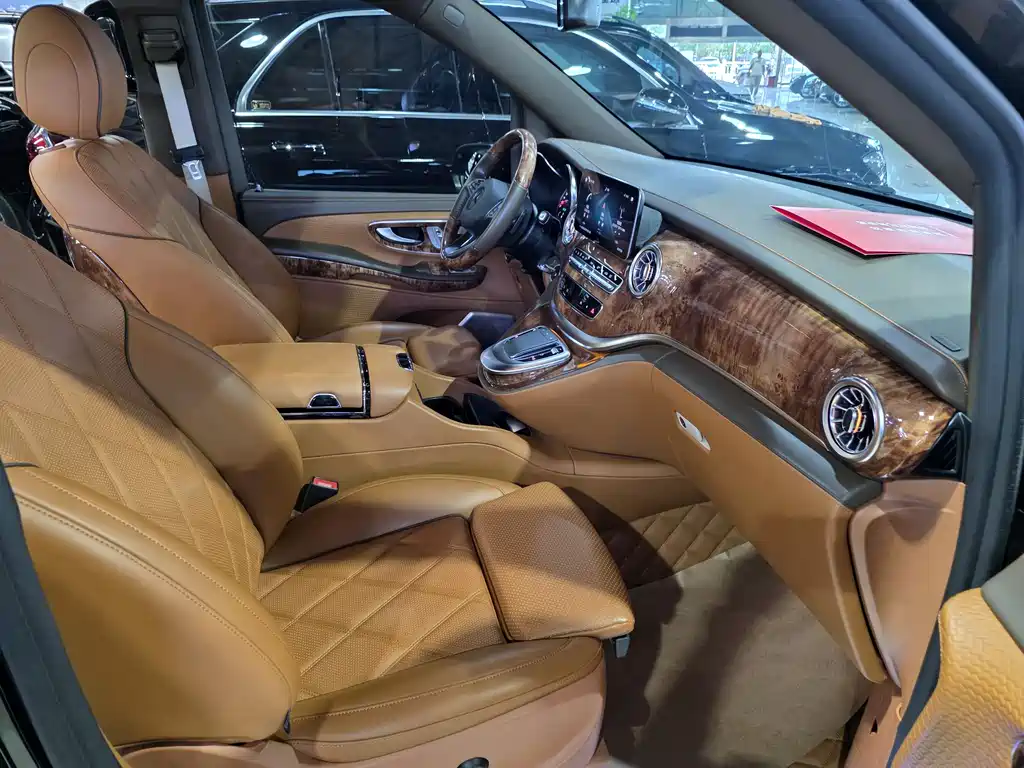 Mercedes-Benz V-Class 2022 — фото 27