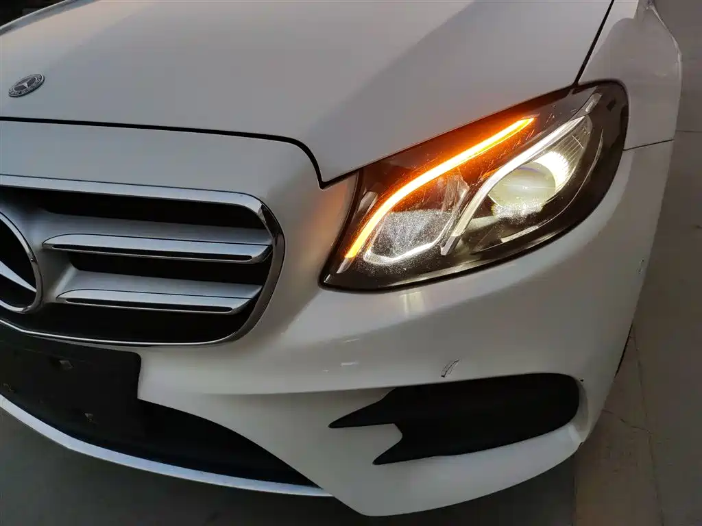 Mercedes-Benz E-Class 2018 — фото 14