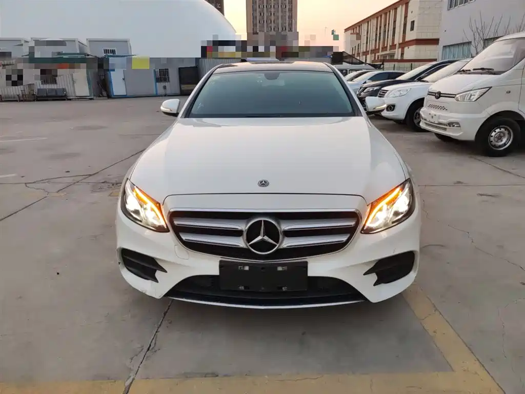Mercedes-Benz E-Class 2018 — фото 18