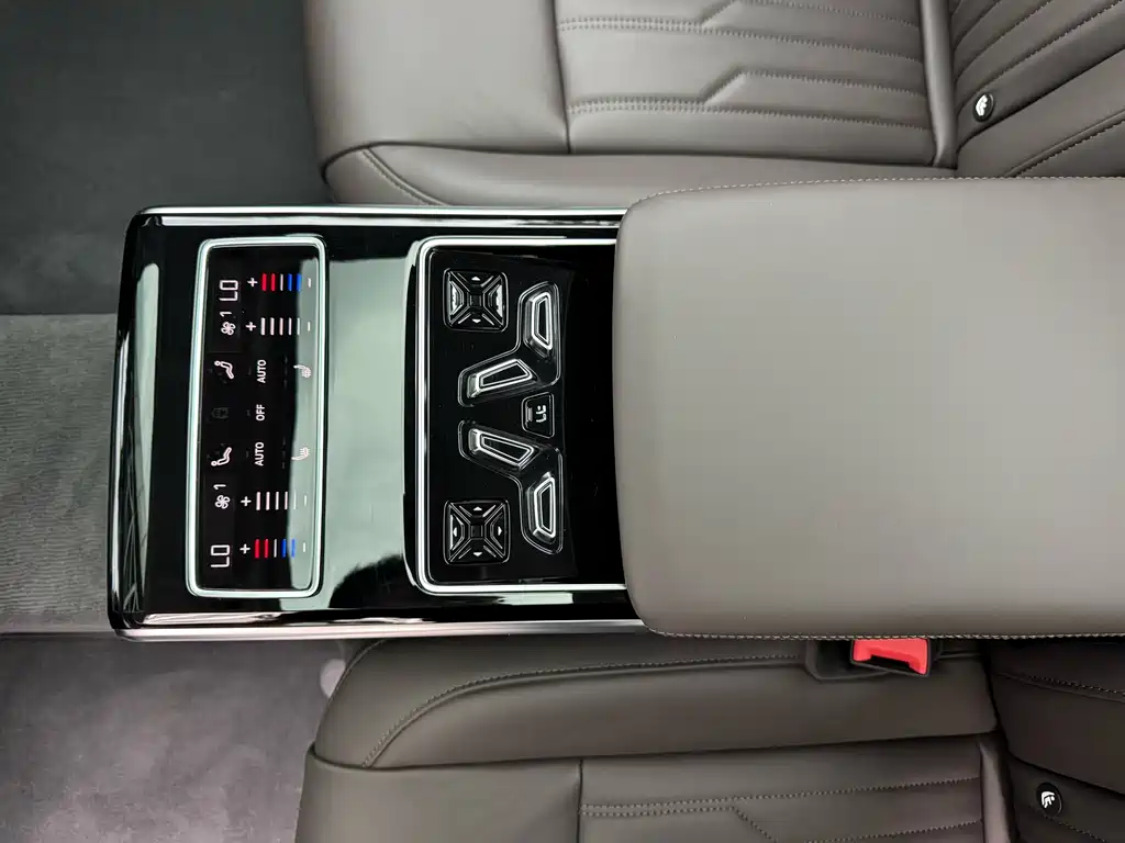 Audi A8 2023 — фото 10