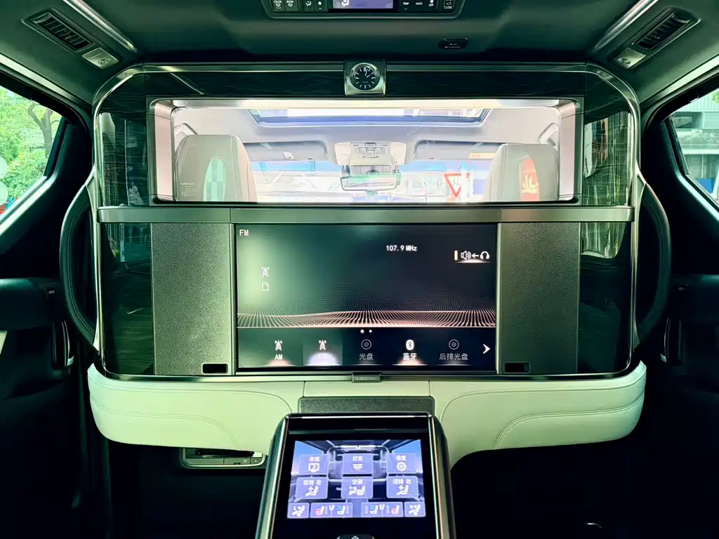 Lexus LM 2021 — фото 11