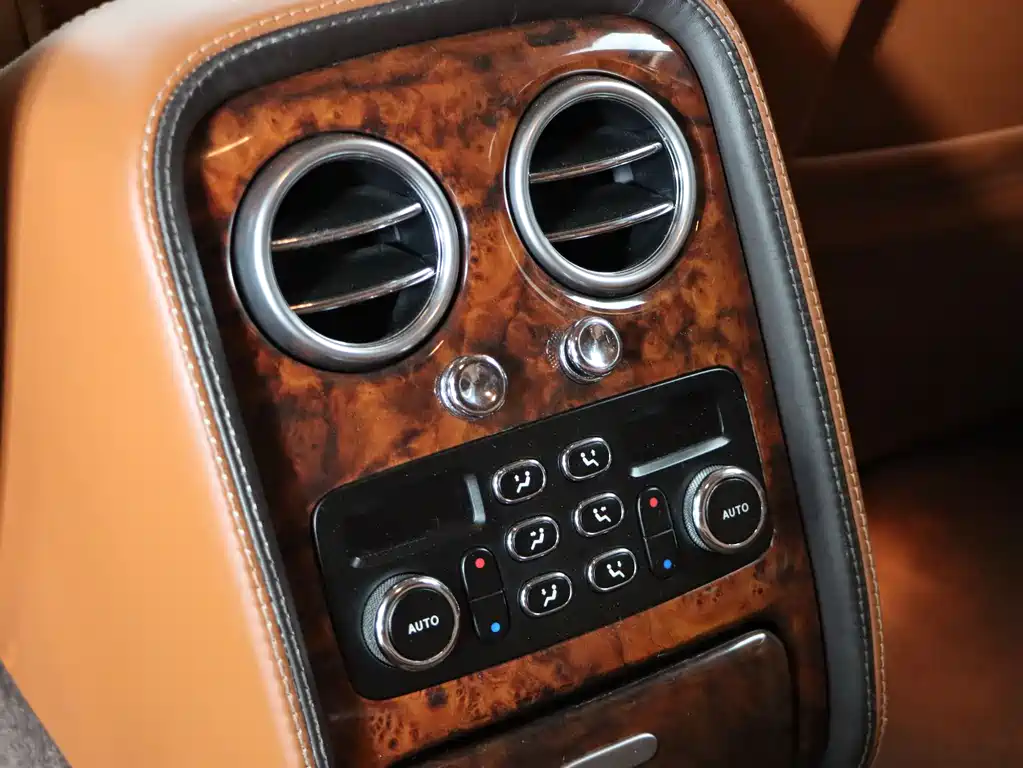 Bentley Flying Spur 2014 — фото 28