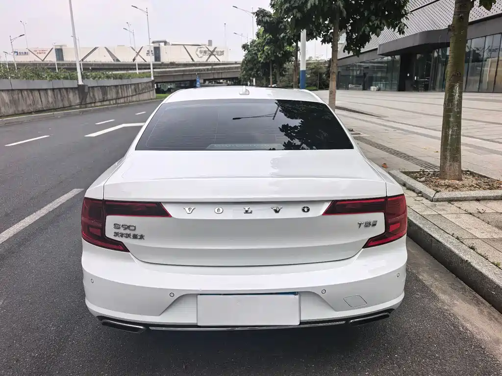 Volvo S90 2018 — фото 15
