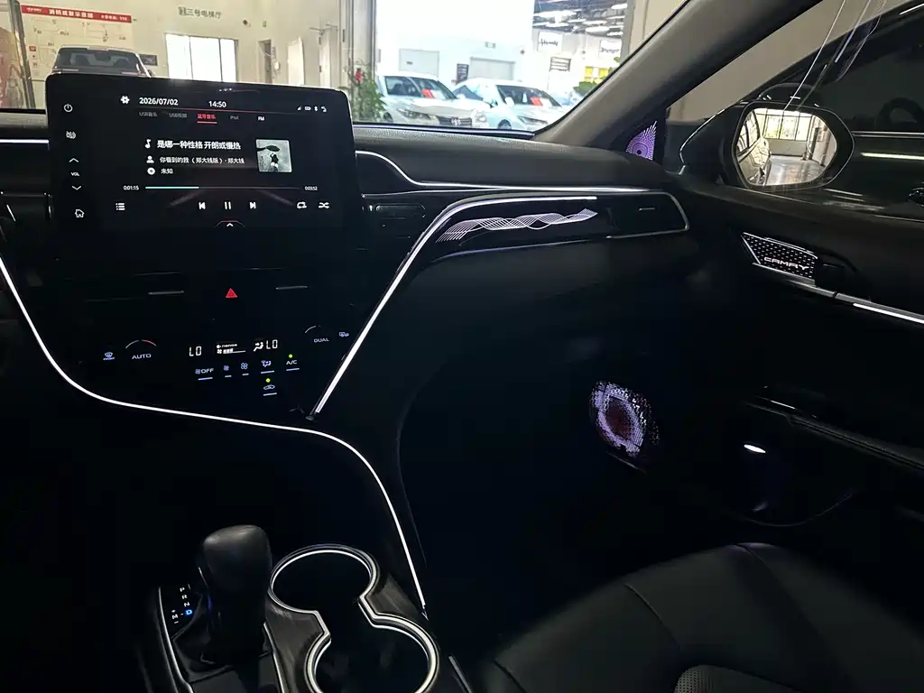 Toyota Camry 2023 — фото 26