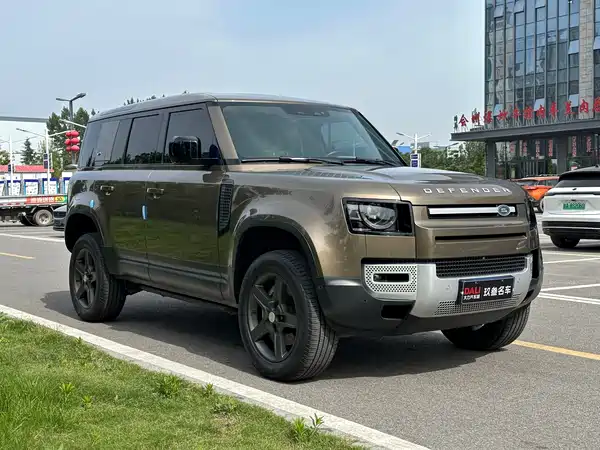 Land Rover Defender 2021