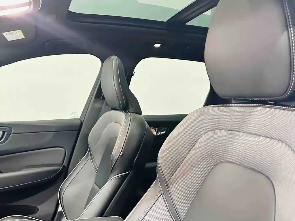 Volvo XC60 PHEV 2025 — фото 10