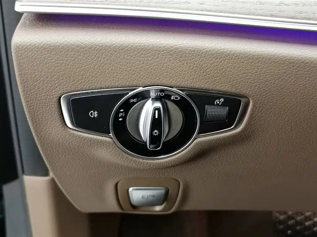 Mercedes-Benz E-Class 2023 — фото 21