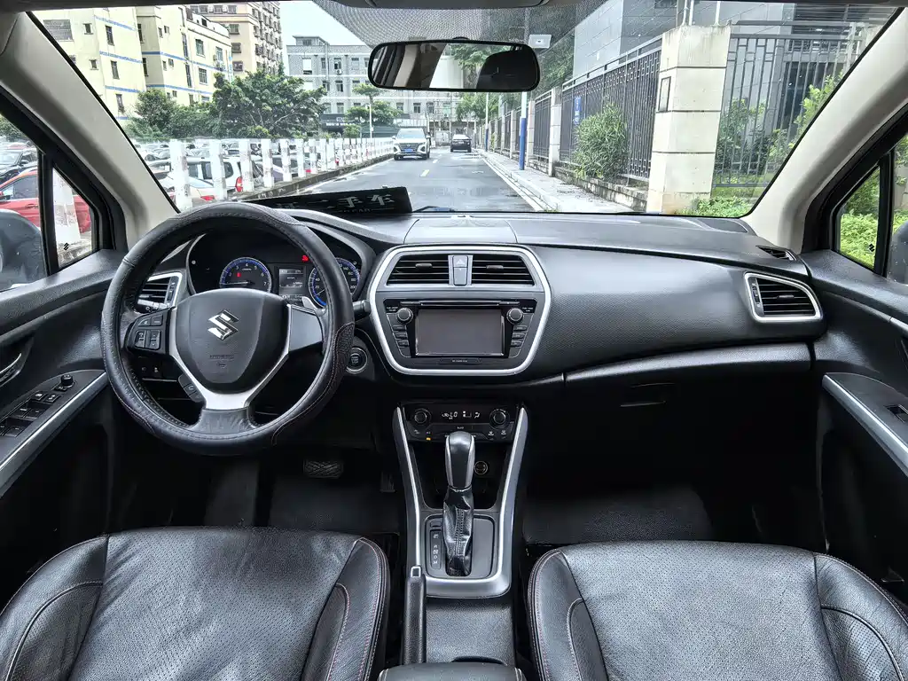 Suzuki S-Cross 2015 — фото 17