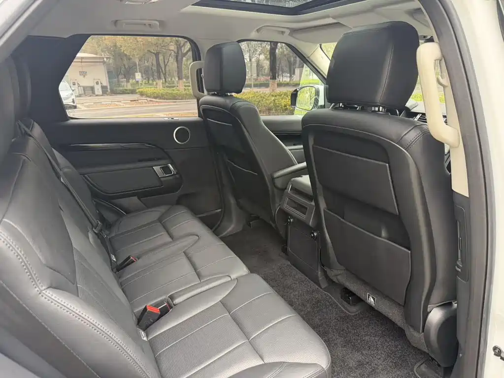 Land Rover Discovery 2019 — фото 13