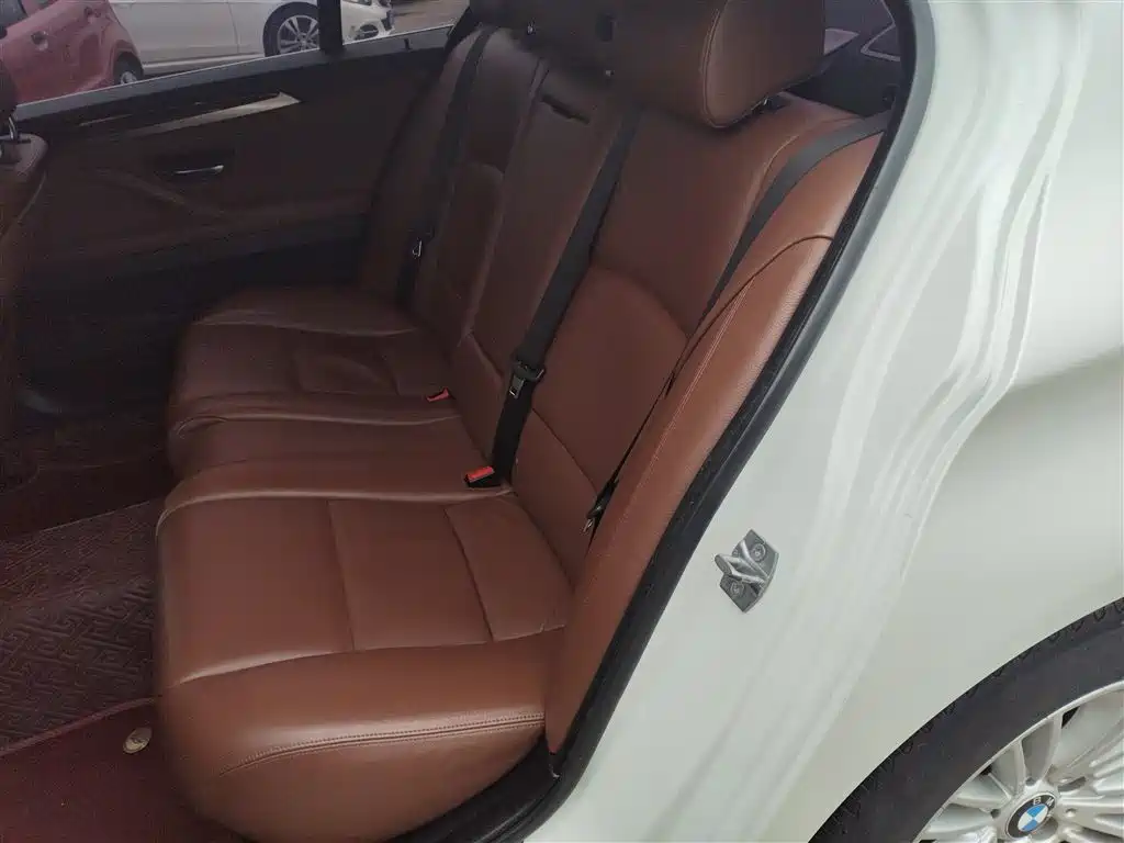 BMW 5 Series 2015 — фото 17