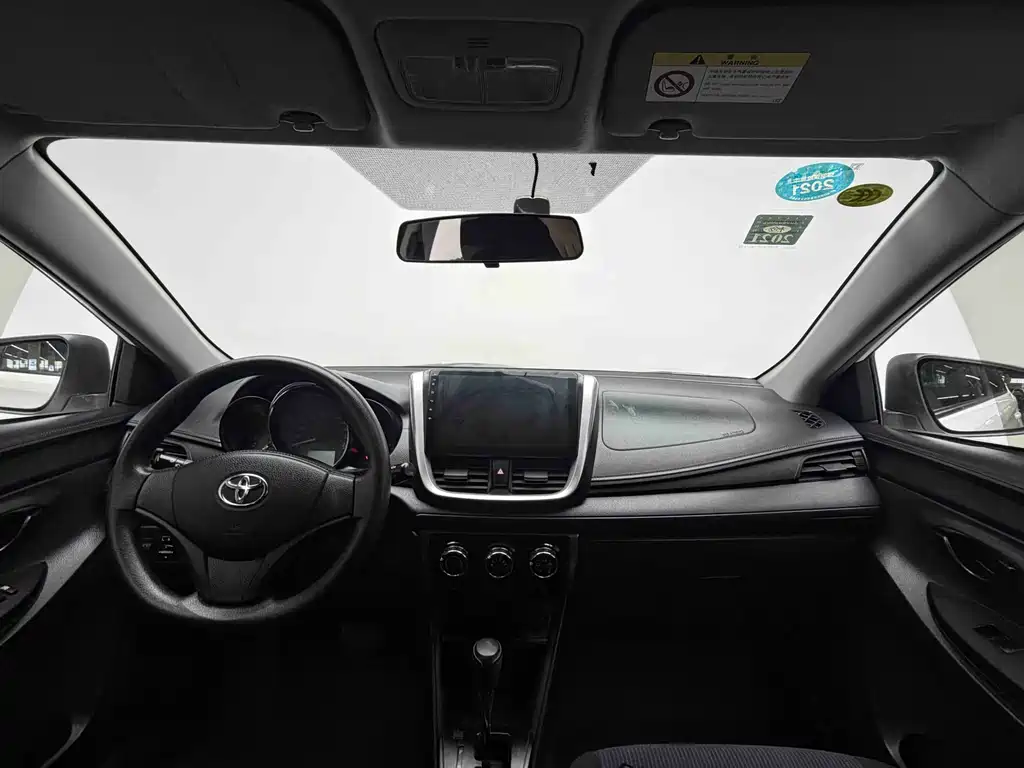 Toyota Yaris L 2019 — фото 16