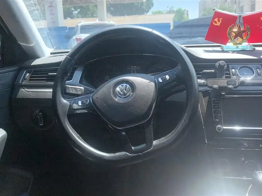 Volkswagen Passat 2018 — фото 15