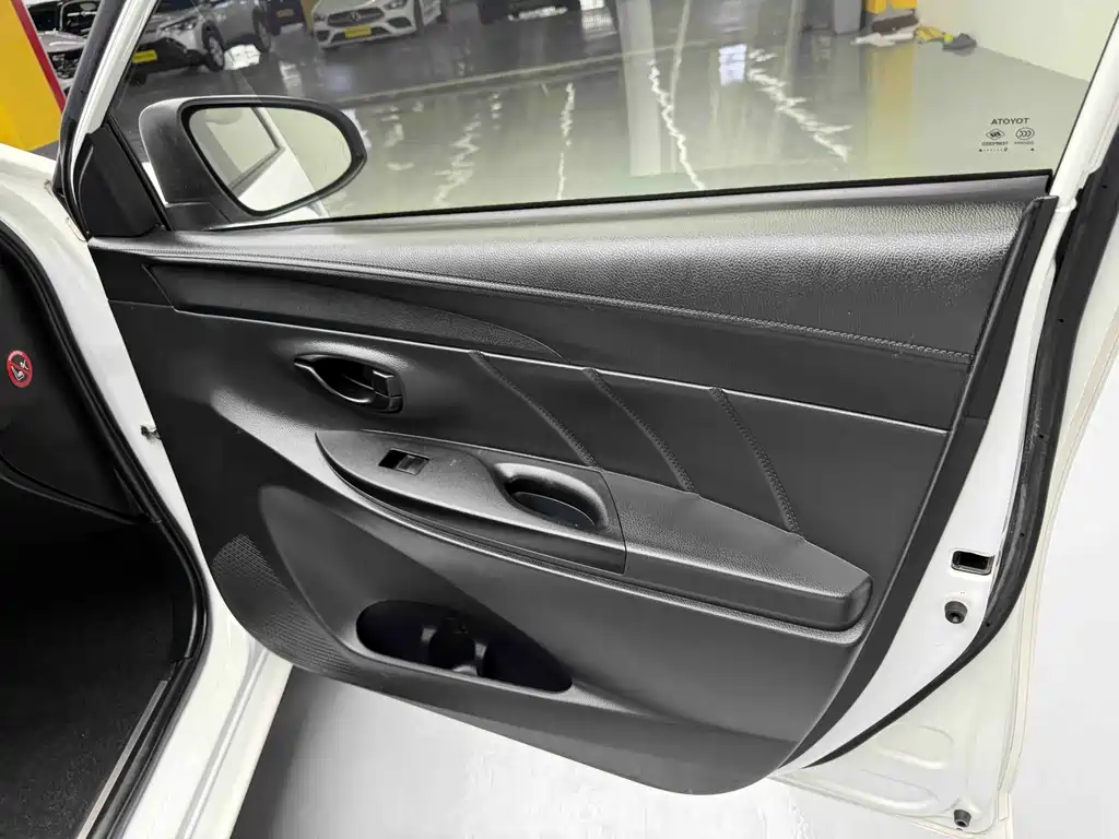 Toyota Yaris L 2019 — фото 19