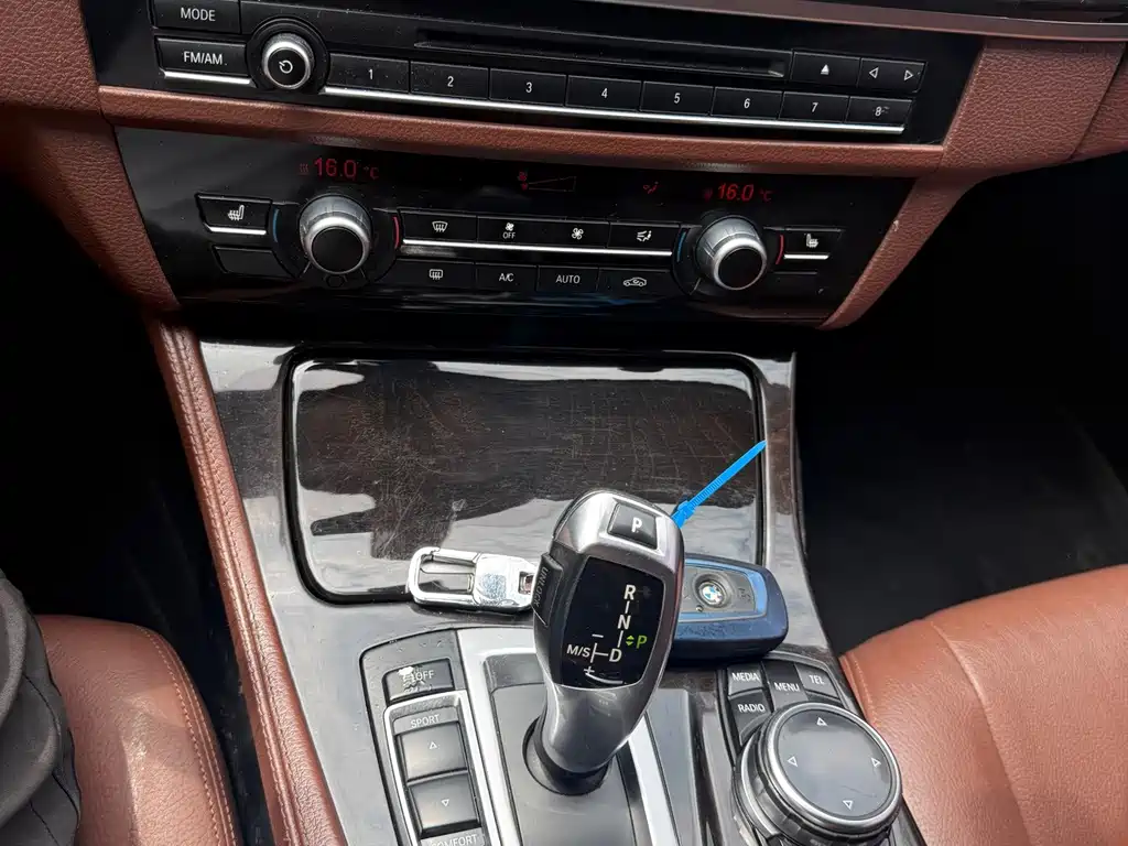 BMW 5 Series 2013 — фото 14