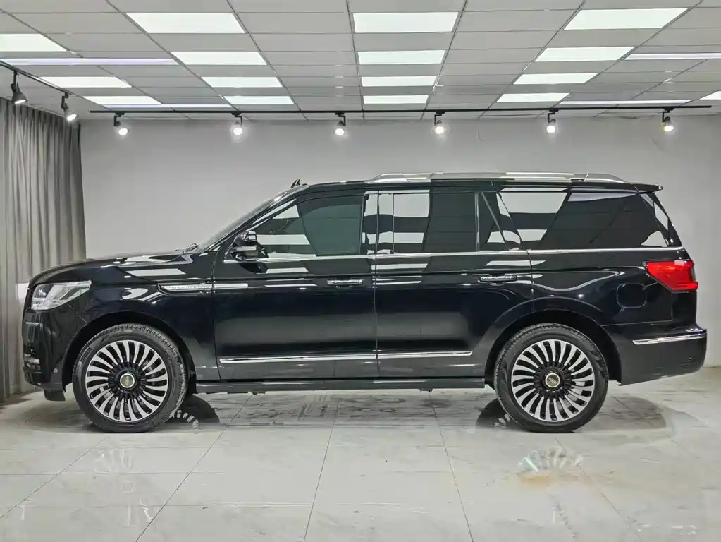 Lincoln Navigator 2019 — фото 3