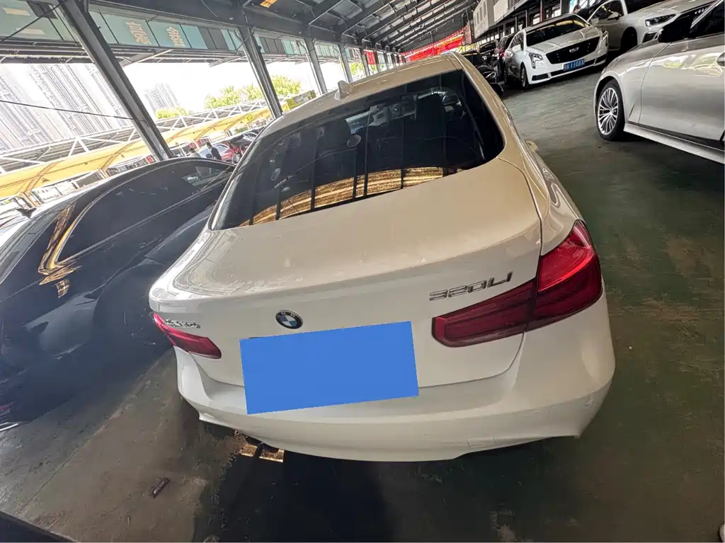 BMW 3 Series 2019 — фото 15