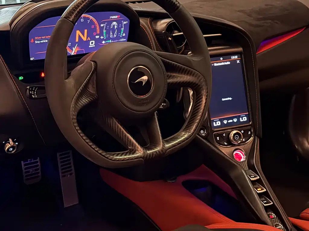 McLaren 720S 2020 — фото 16