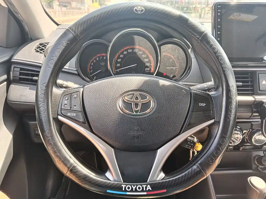 Toyota Yaris L 2022 — фото 16
