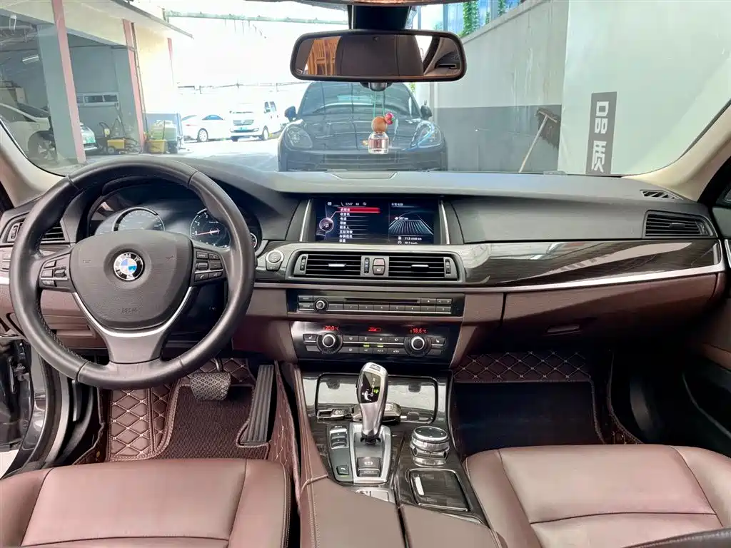 BMW 5 Series 2016 — фото 8