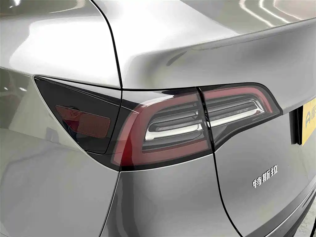 Tesla Model Y 2023 — фото 12
