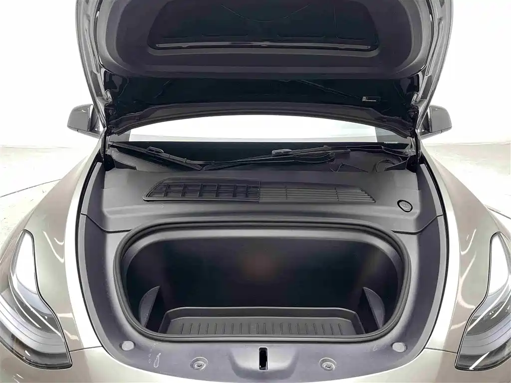 Tesla Model Y 2023 — фото 13
