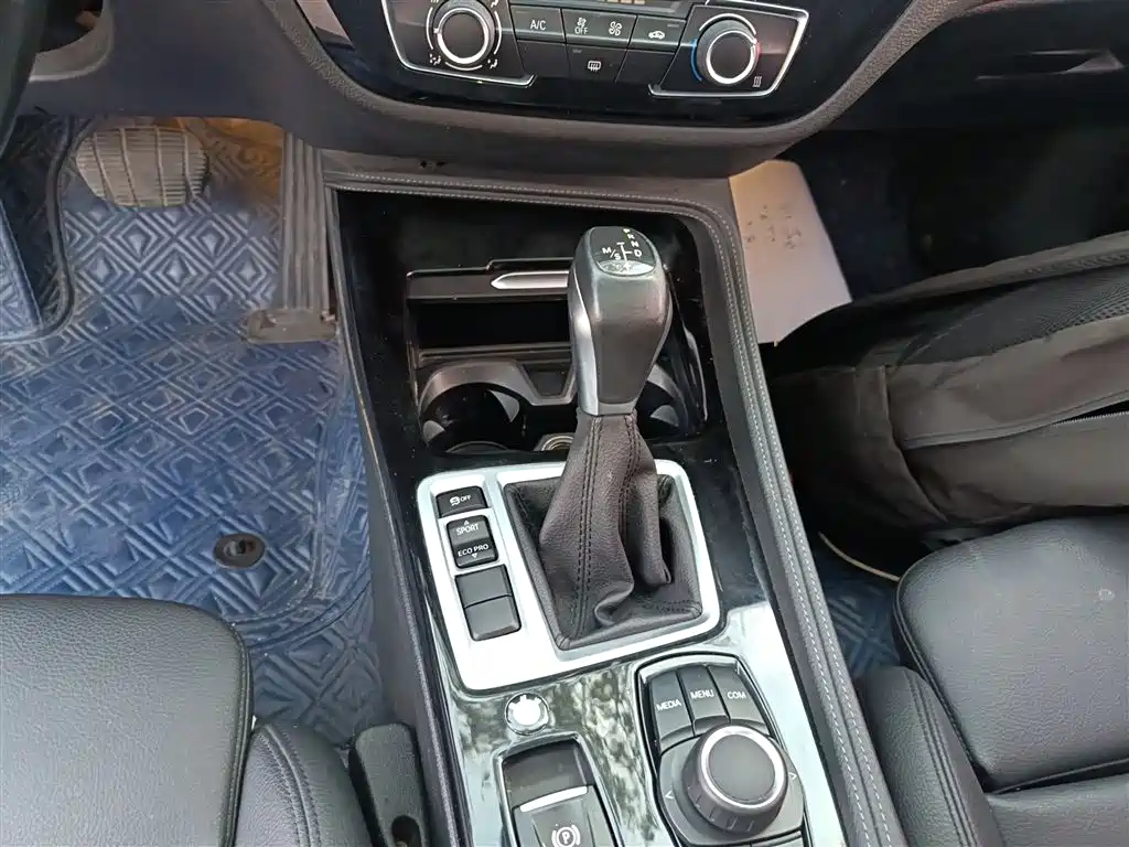 BMW 1 Series 2018 — фото 14