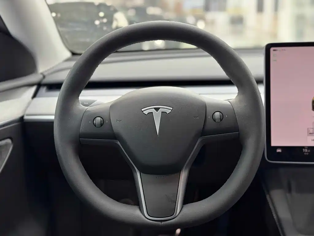 Tesla Model Y 2024 — фото 10