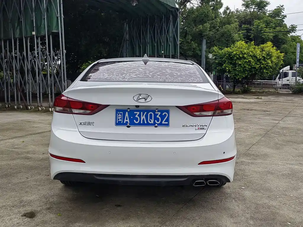 Hyundai Elantra 2018 — фото 8