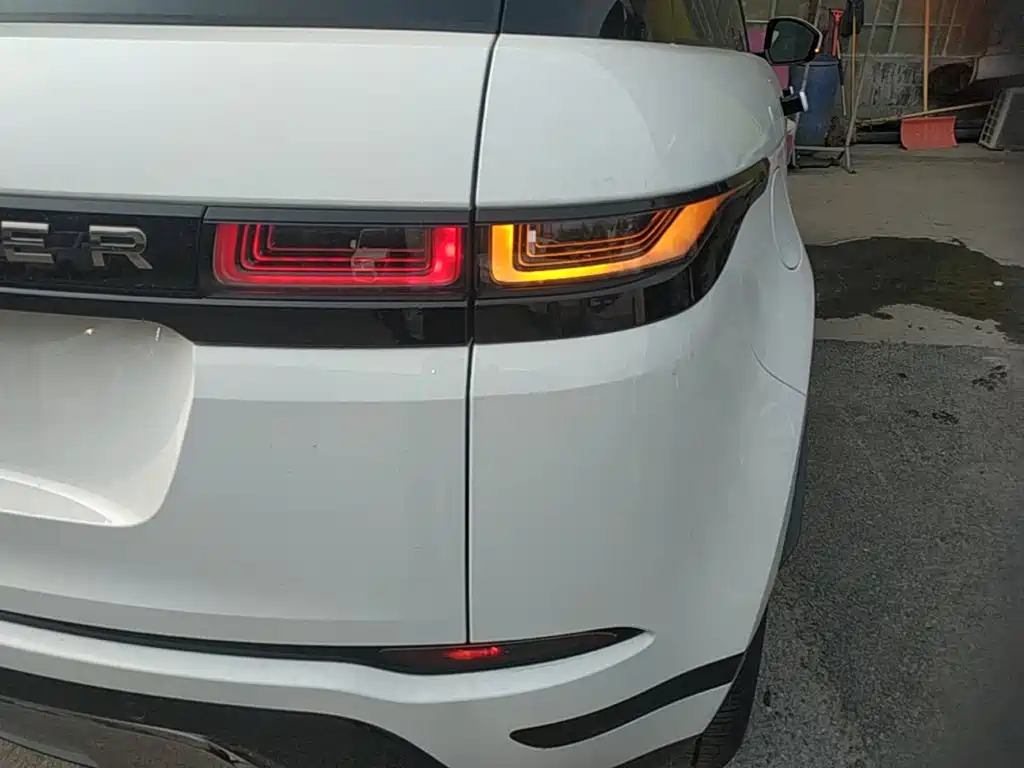 Land Rover Evoque 2023 — фото 8