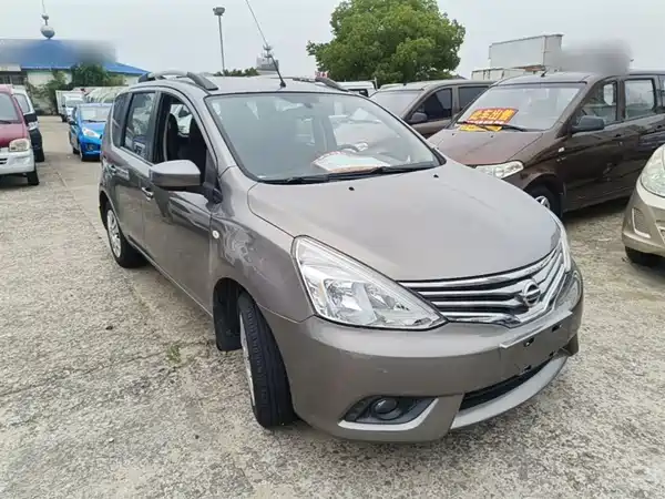 Nissan Livina 2013