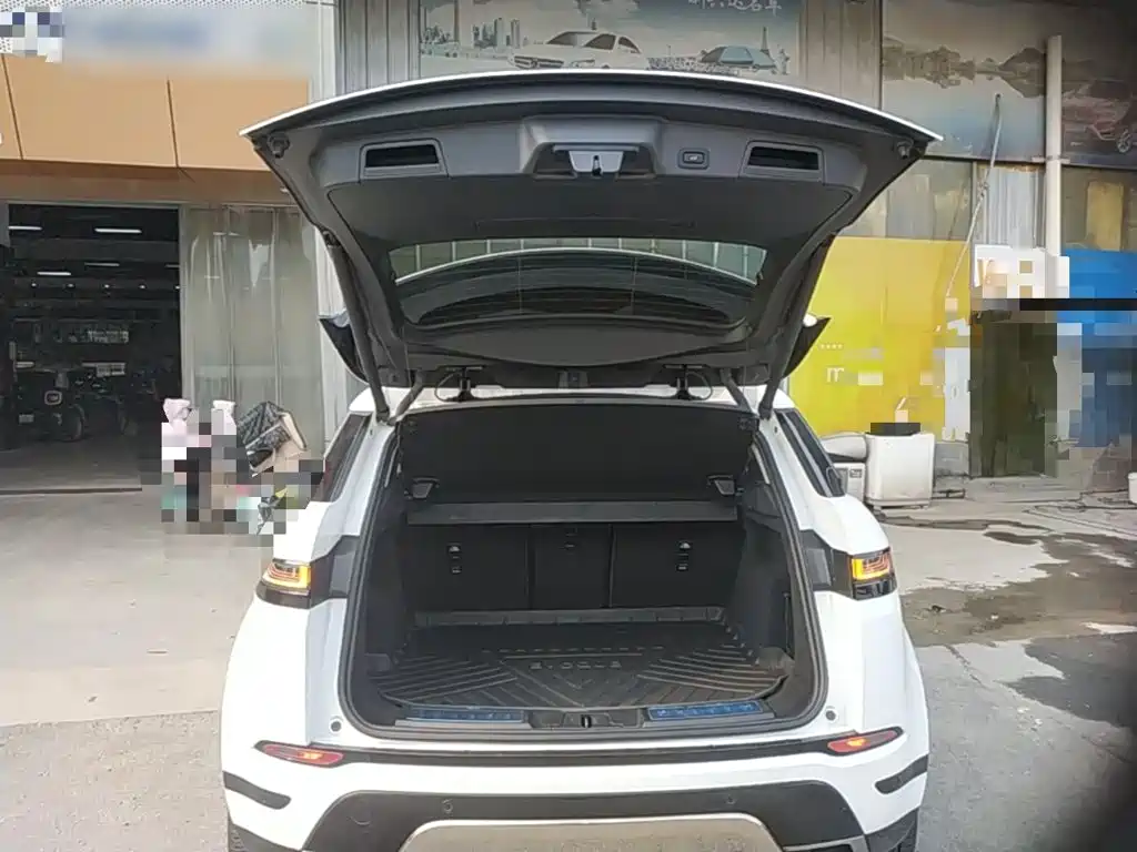 Land Rover Evoque 2023 — фото 19