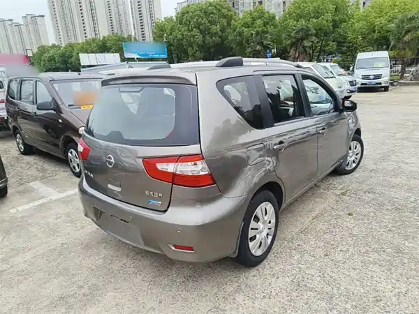 Nissan Livina 2013