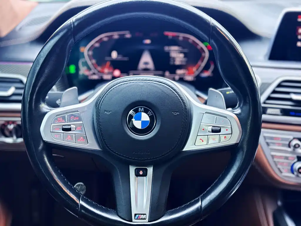 BMW 7 Series 2019 — фото 18