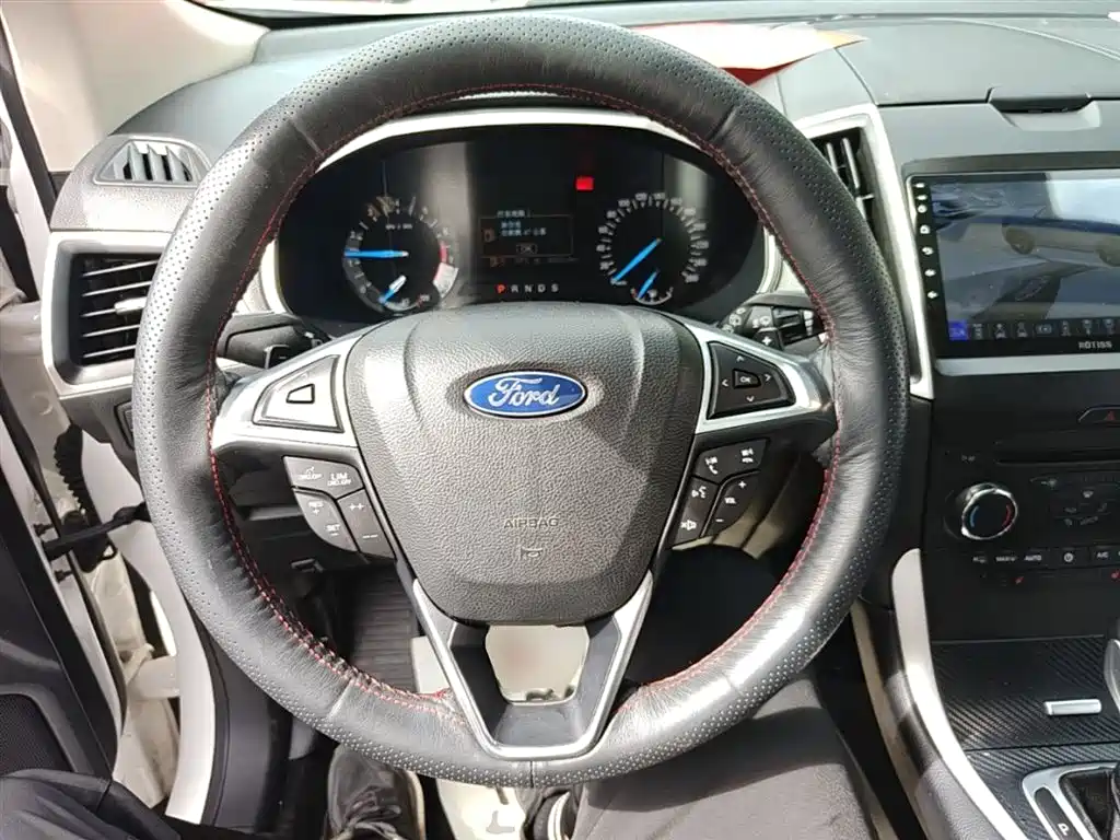 Ford Edge 2018 — фото 11