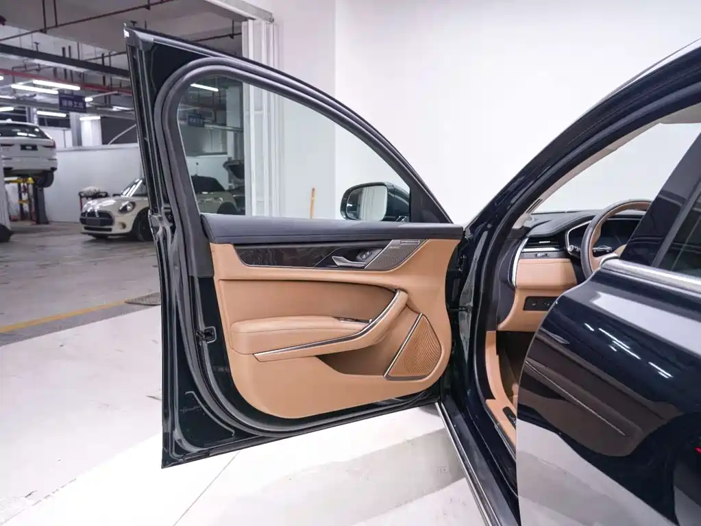 Jaguar XFL 2024 — фото 12