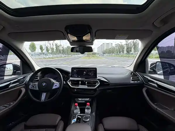 BMW iX3 2024