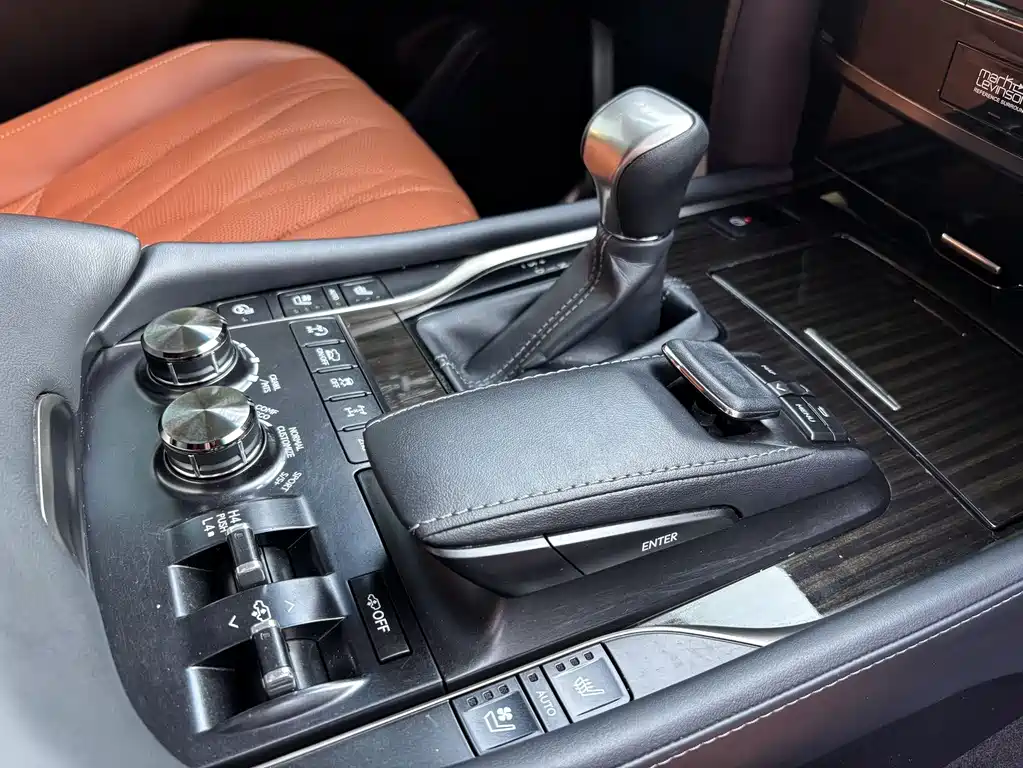 Lexus LX 2019 — фото 12