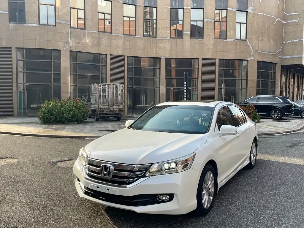 Honda Accord 2014 — фото 1