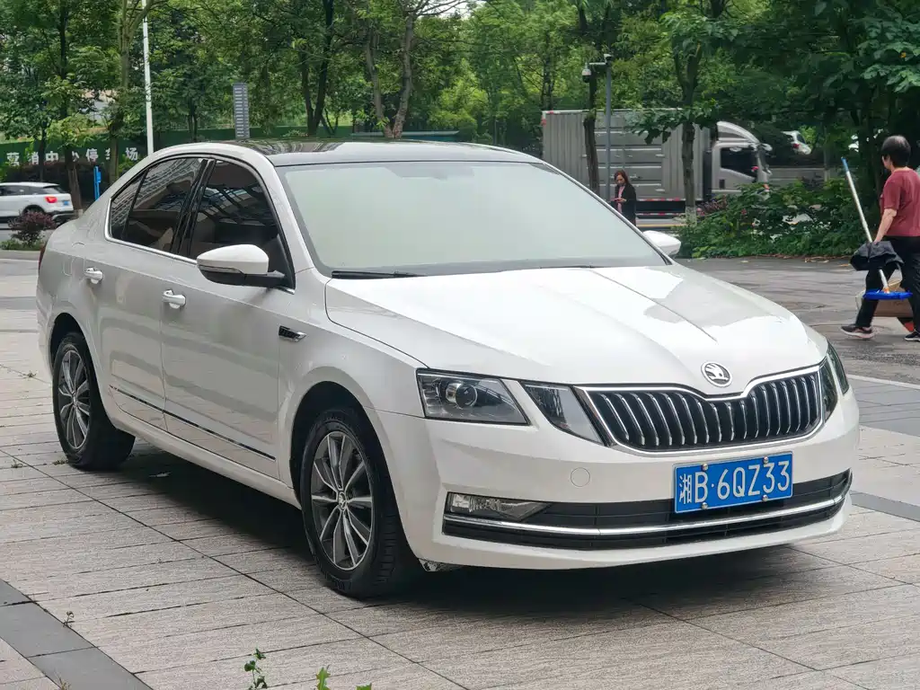 Skoda Octavia 2021 — фото 3